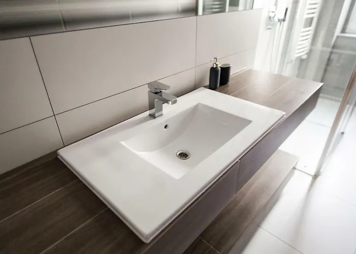 Apartament Szczęśliwa 13 *